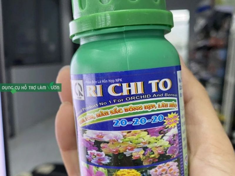 Phân bón lá 20-20-20 chai 90gram giúp hoa lớn, màu sắc đẹp, lâu tàn